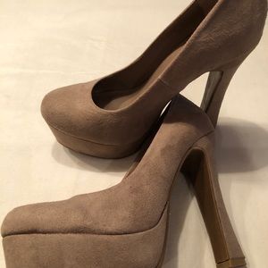 Tan/Beige suede heels